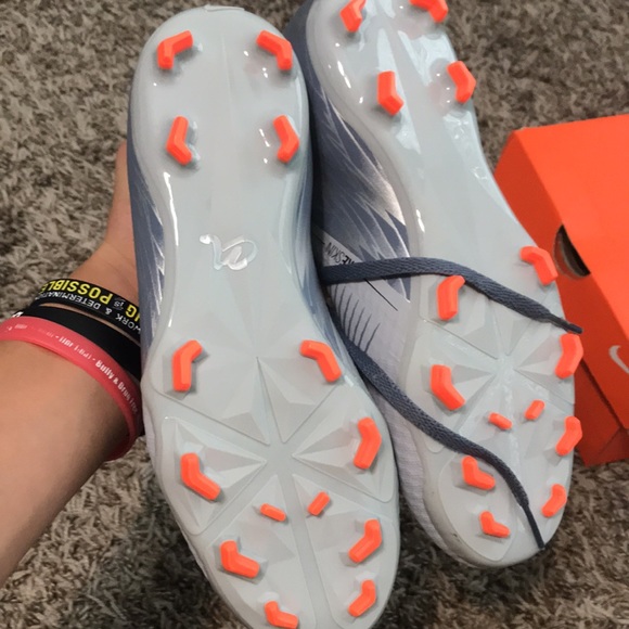 NIKE Kids PhantomVNM Academy FG Grey Wolf Special Edition - Picture 4 of 4